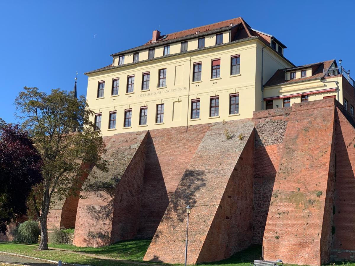 Ringhotel Schloss Тангермюнде Экстерьер фото