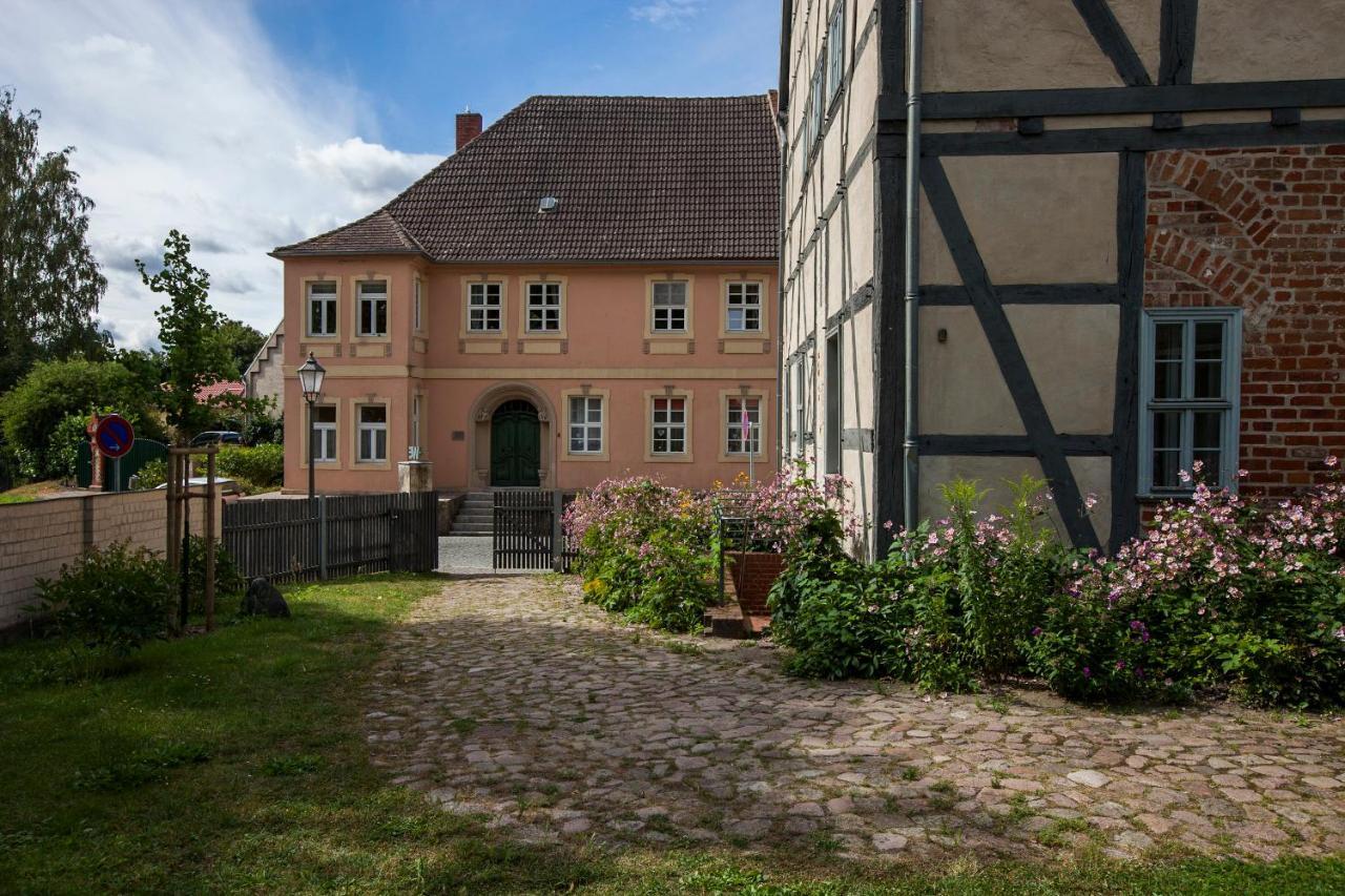Ringhotel Schloss Тангермюнде Экстерьер фото