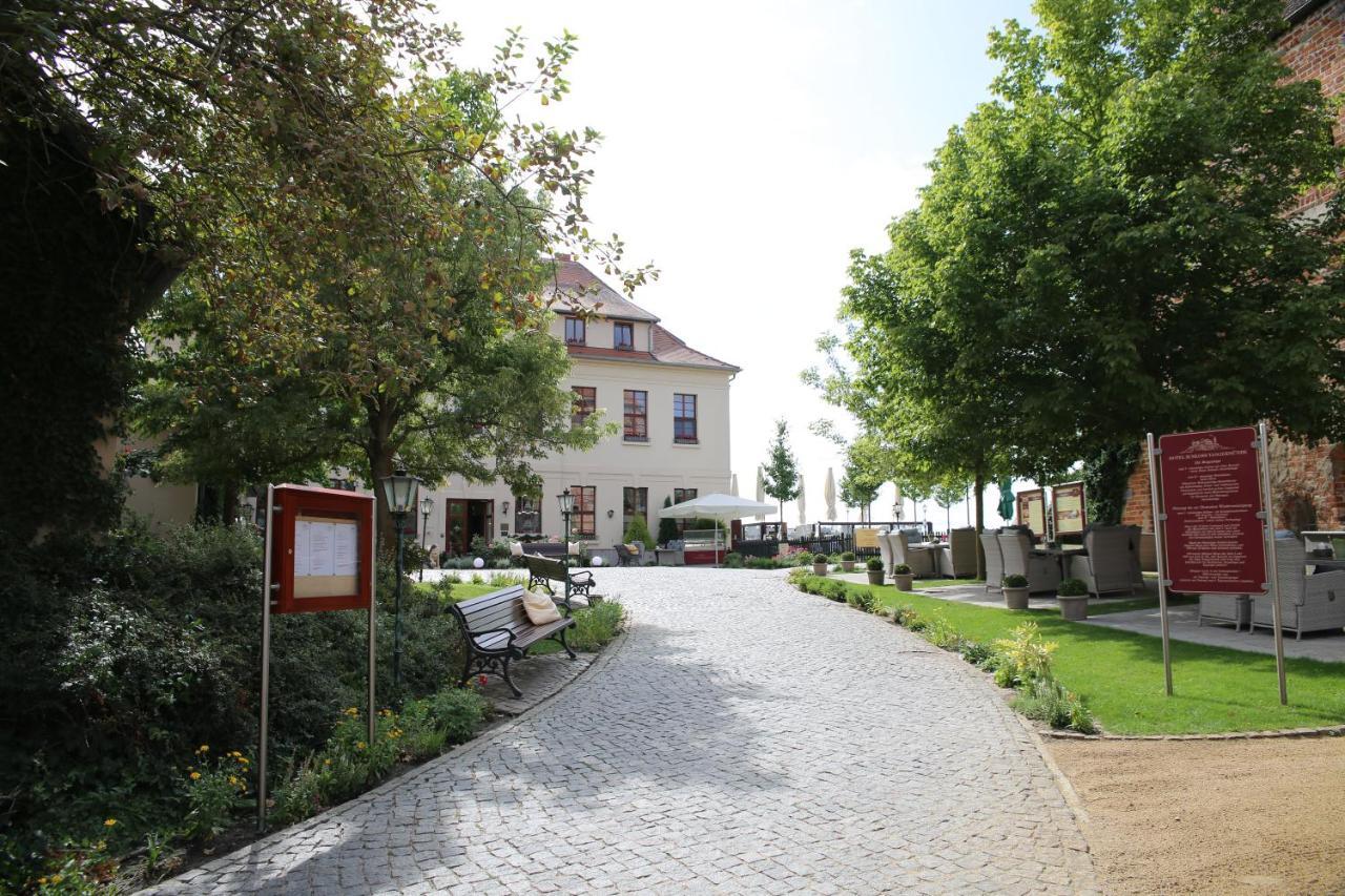 Ringhotel Schloss Тангермюнде Экстерьер фото