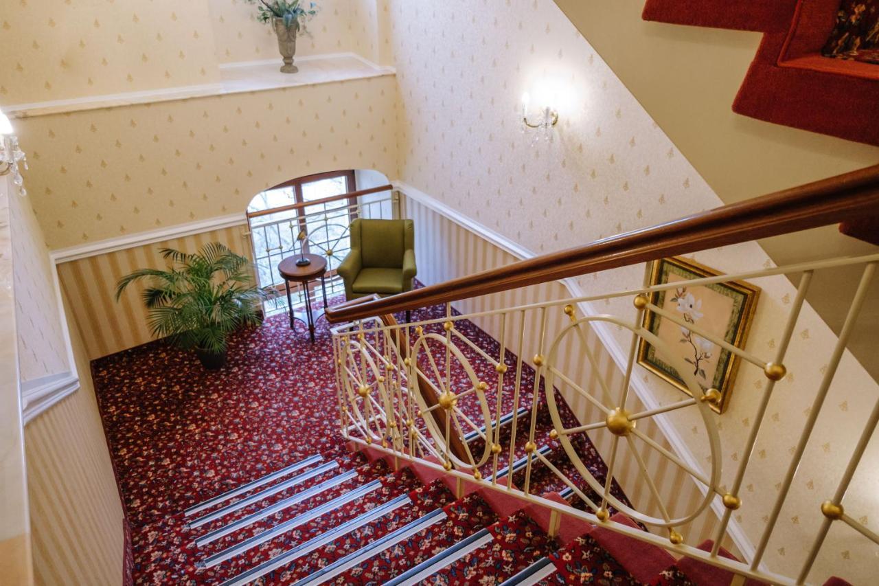 Ringhotel Schloss Тангермюнде Экстерьер фото
