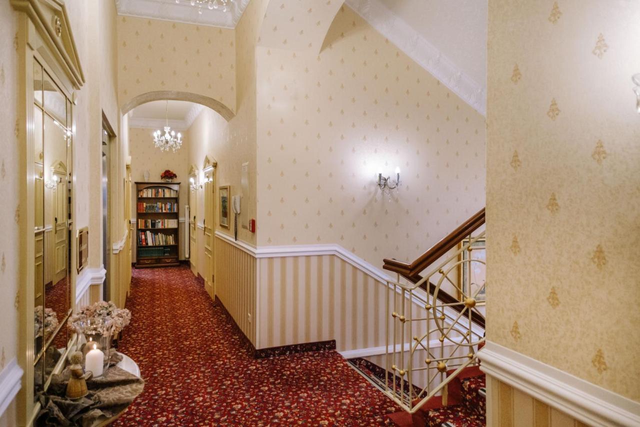 Ringhotel Schloss Тангермюнде Экстерьер фото