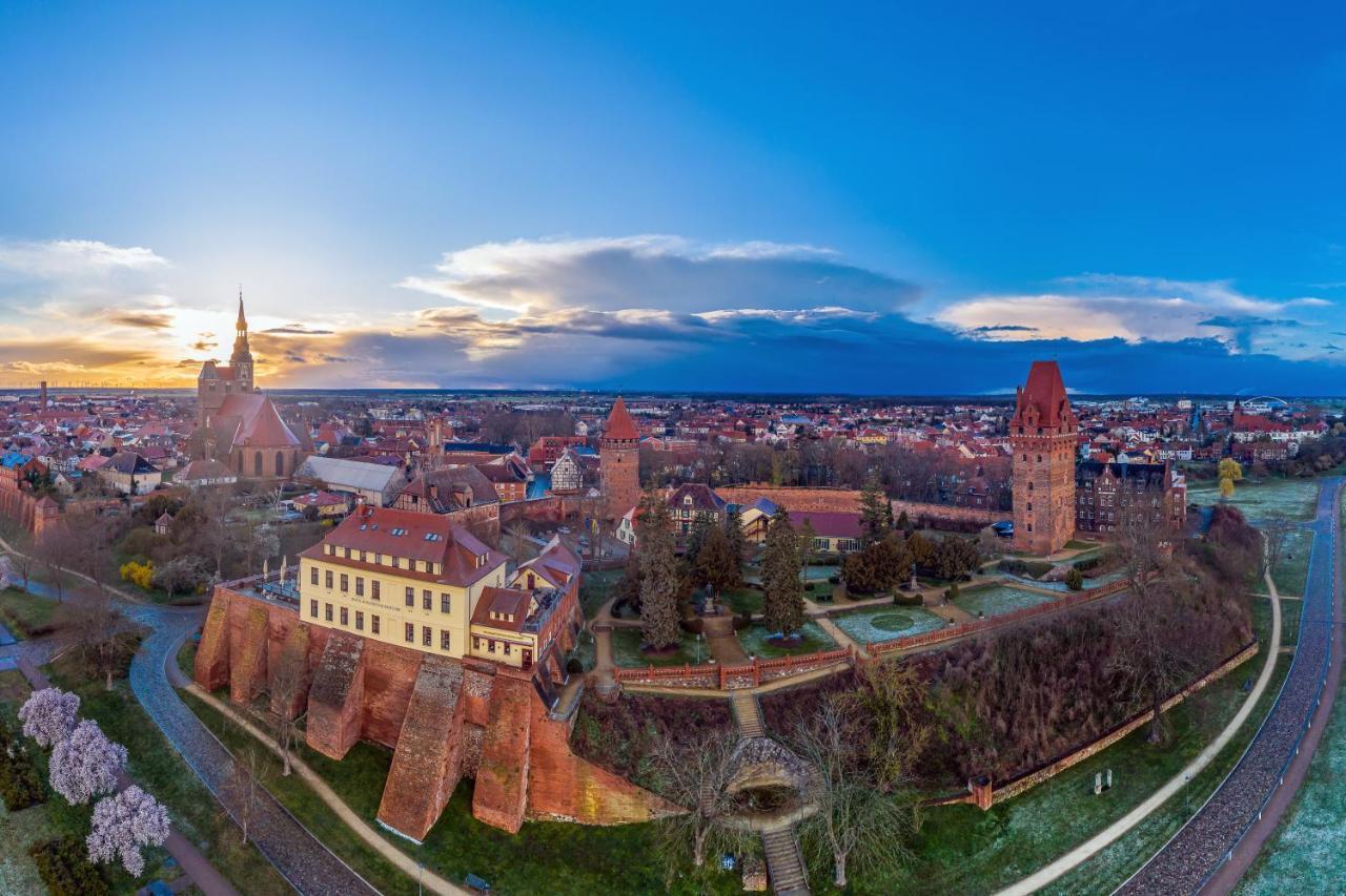 Ringhotel Schloss Тангермюнде Экстерьер фото
