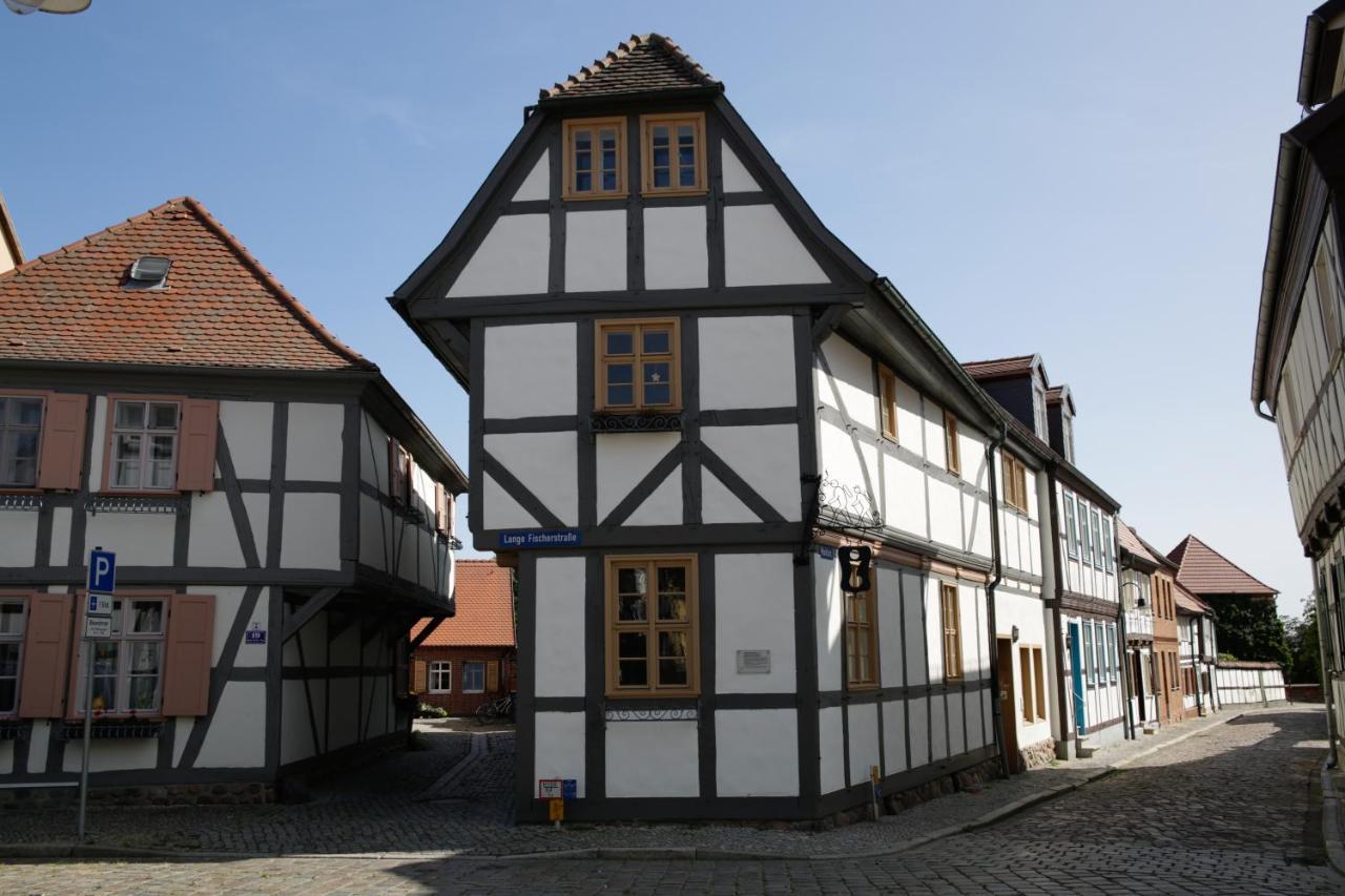 Ringhotel Schloss Тангермюнде Экстерьер фото