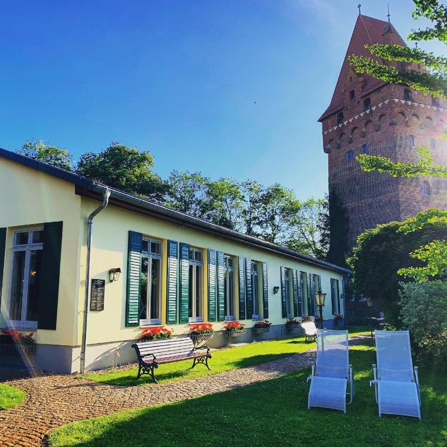 Ringhotel Schloss Тангермюнде Экстерьер фото