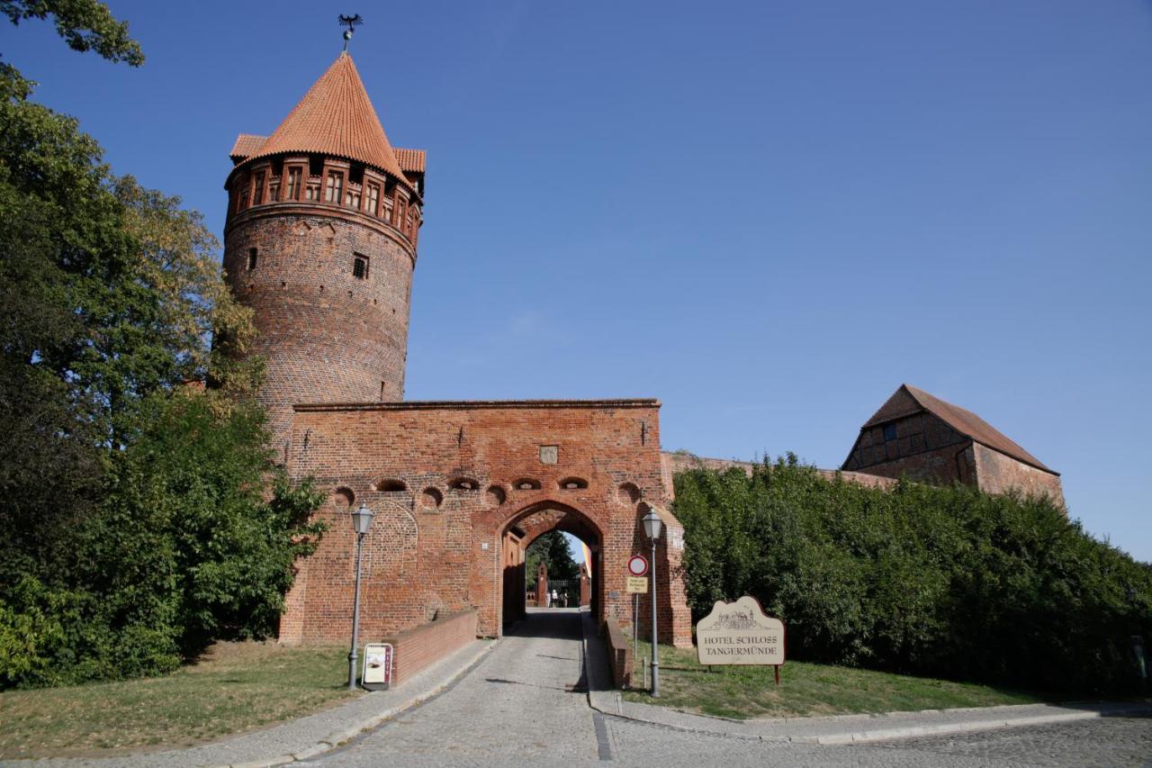 Ringhotel Schloss Тангермюнде Экстерьер фото