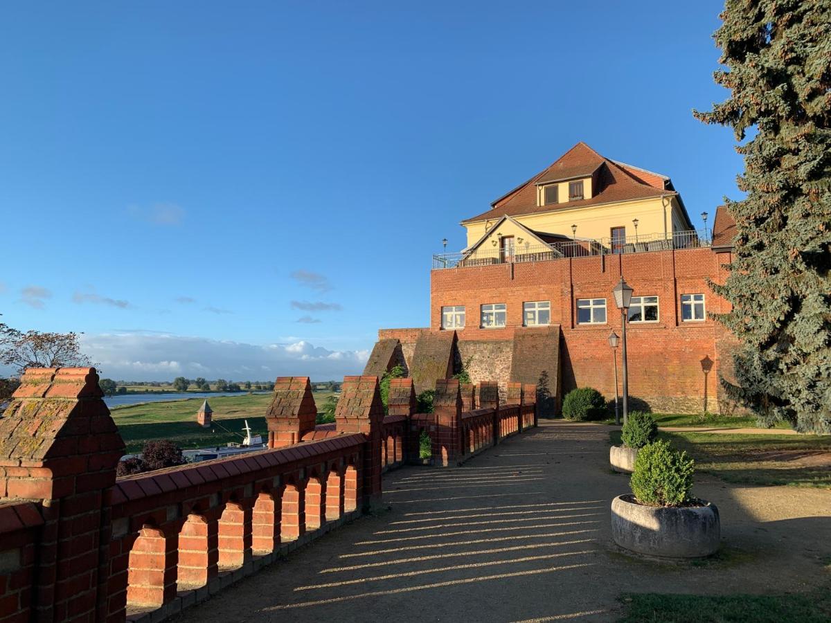 Ringhotel Schloss Тангермюнде Экстерьер фото