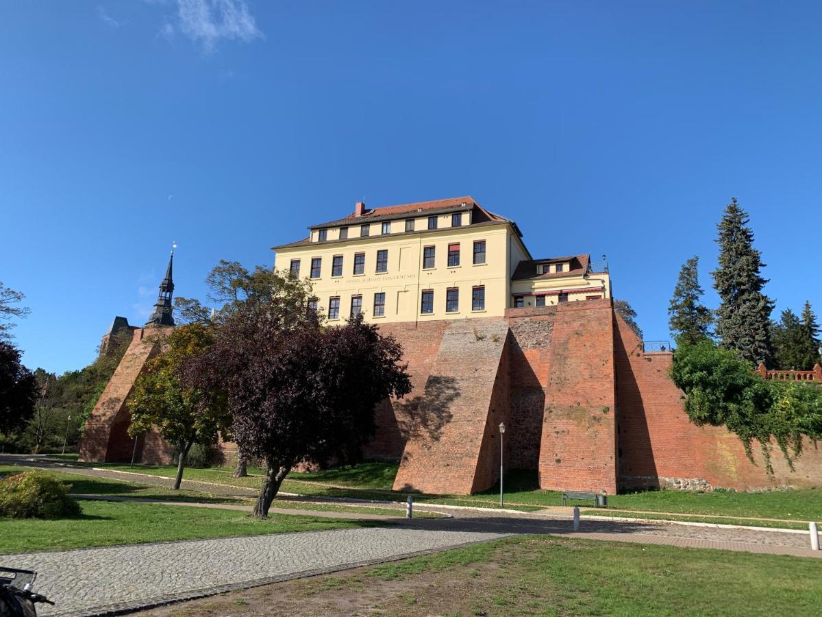 Ringhotel Schloss Тангермюнде Экстерьер фото