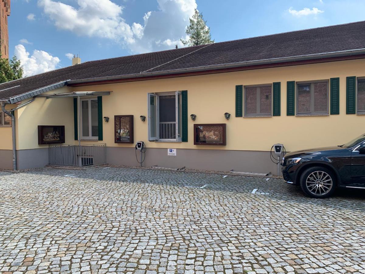Ringhotel Schloss Тангермюнде Экстерьер фото