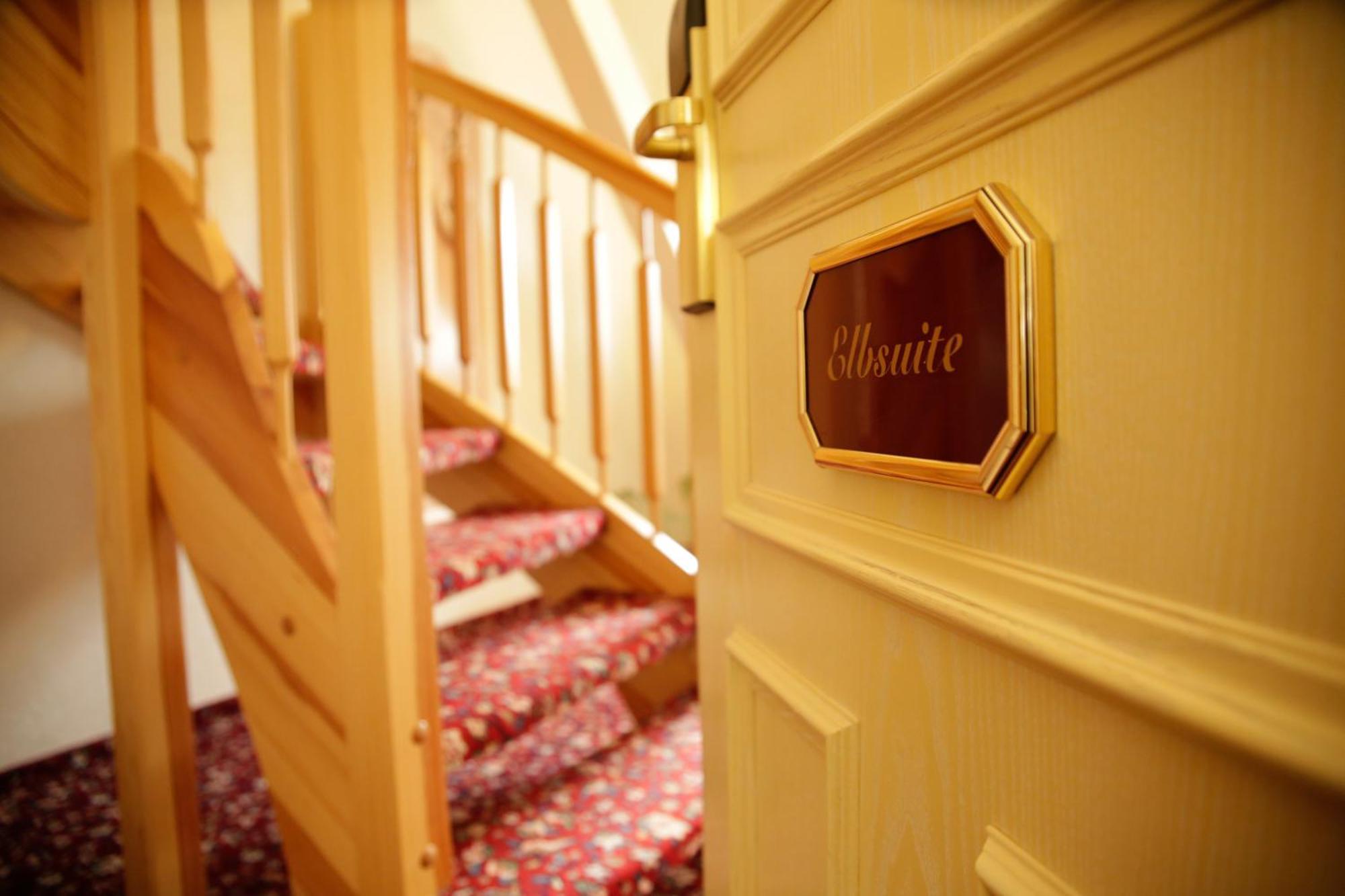 Ringhotel Schloss Тангермюнде Экстерьер фото
