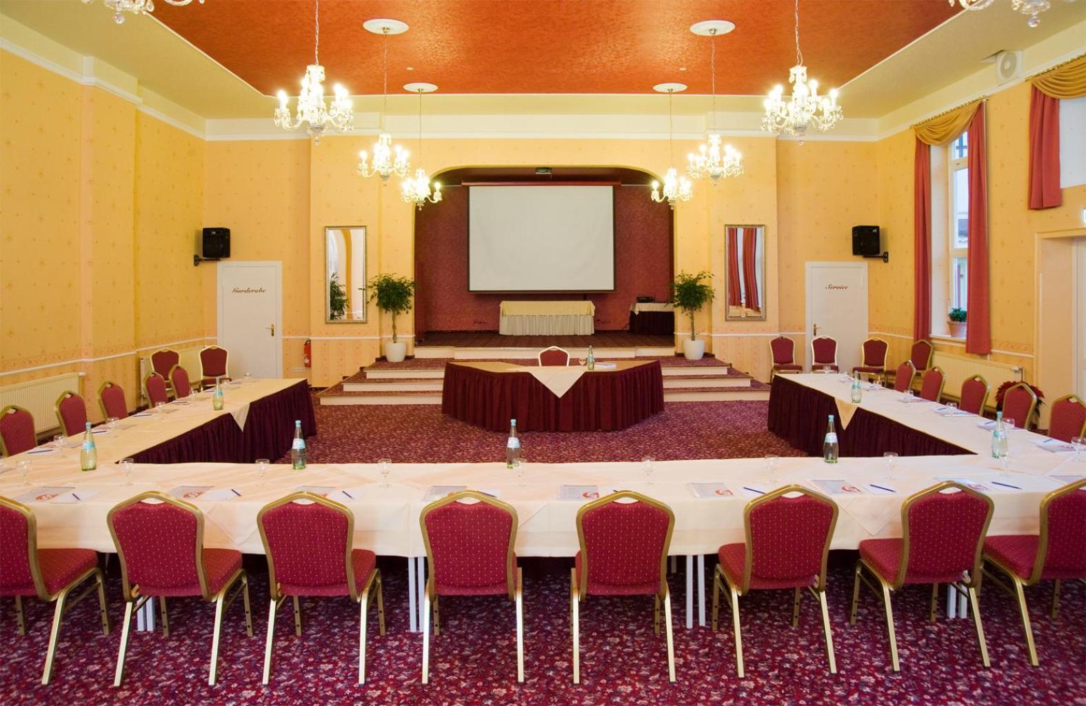 Ringhotel Schloss Тангермюнде Экстерьер фото