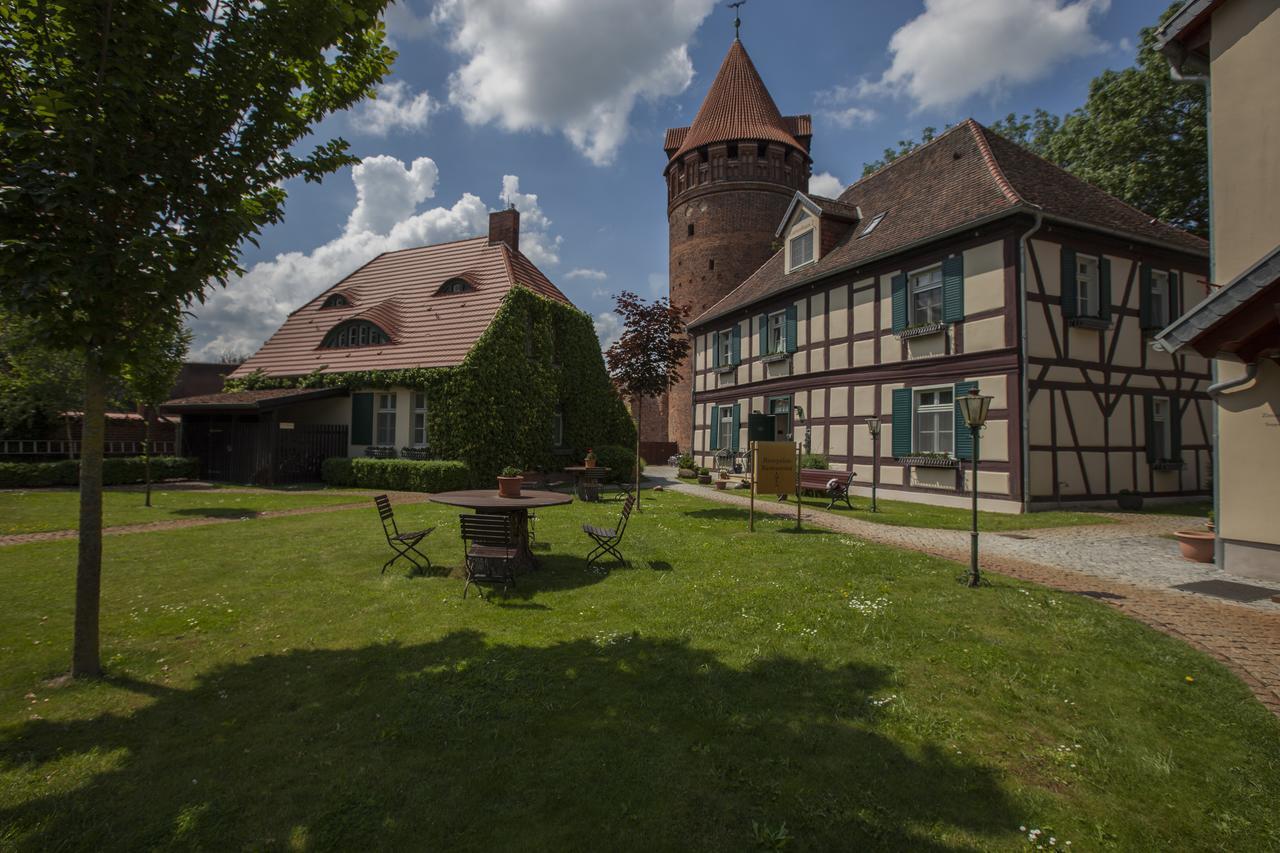 Ringhotel Schloss Тангермюнде Экстерьер фото
